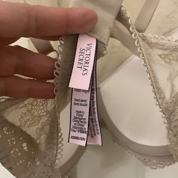 🔥NWOT🔥Victoria’s Secret🔥Dream Angels Lined Demi Nude Bra Size 32DDD - Picture 4 of 7